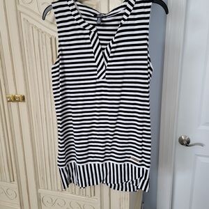 Black & White Striped Sleeveless V-Neck Top